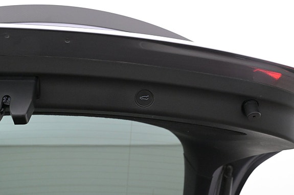 Tesla Model Y 23 of 27