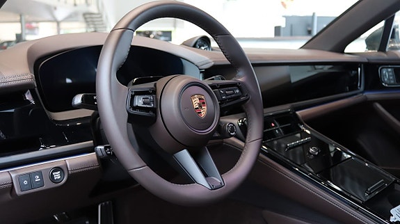 Porsche Panamera 4S 8 of 12