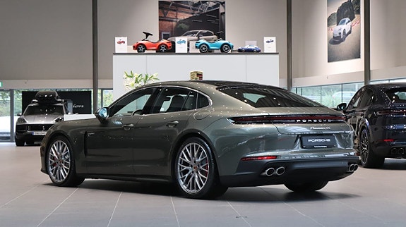 Porsche Panamera 4S 2 of 12