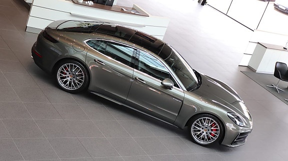 Porsche Panamera 4S 6 of 12