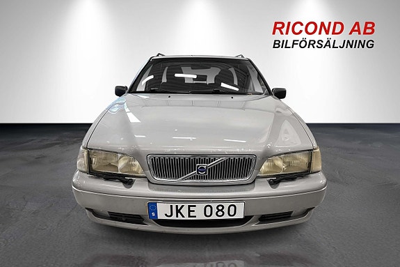 Volvo V70 6 of 12