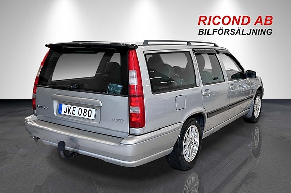 Volvo V70 3 of 12