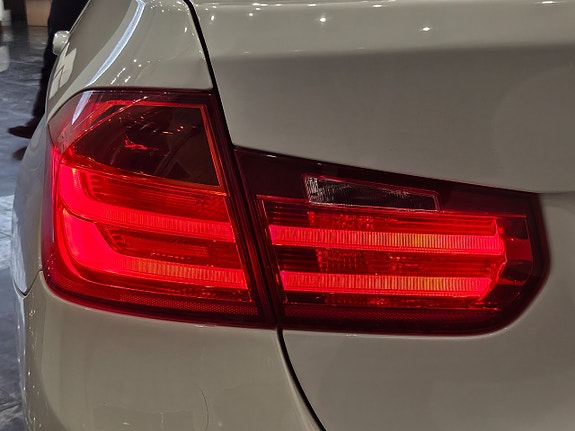 BMW 320d 8 of 27