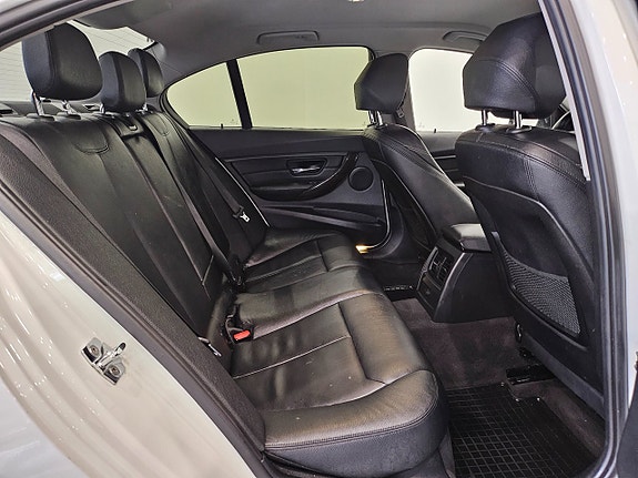 BMW 320d 13 of 27