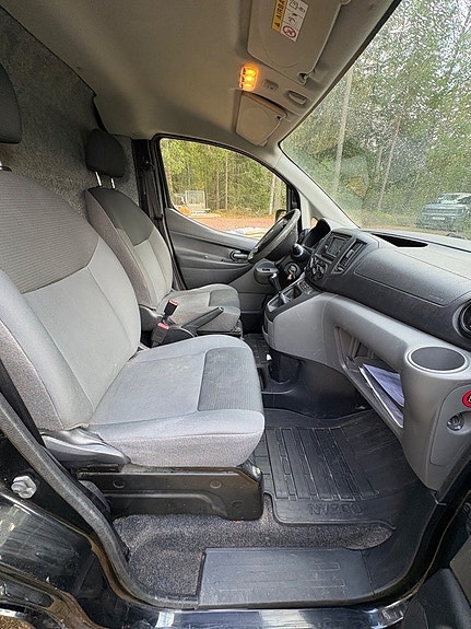 Nissan NV200 6 of 6