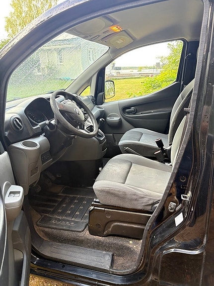 Nissan NV200 5 of 6
