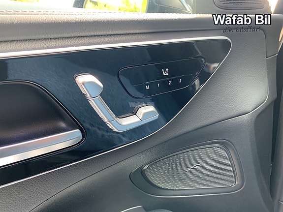 Mercedes-Benz C300 18 of 24
