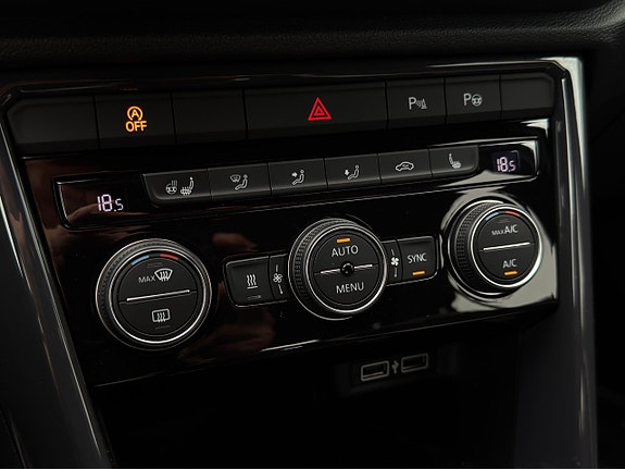 Volkswagen T-Roc 17 of 30