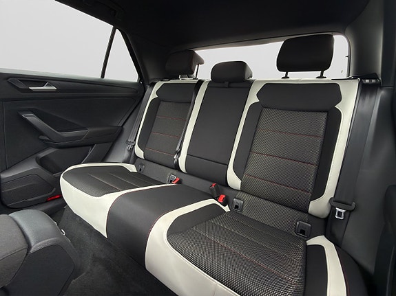 Volkswagen T-Roc 25 of 30