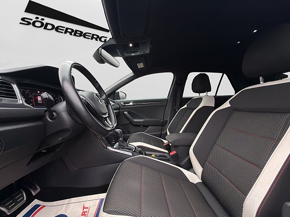 Volkswagen T-Roc 9 of 30