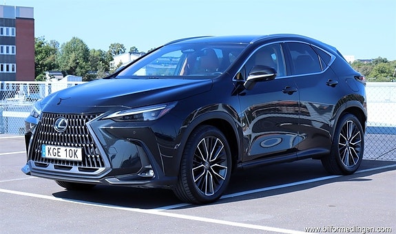 Lexus NX450h+ 2 of 17