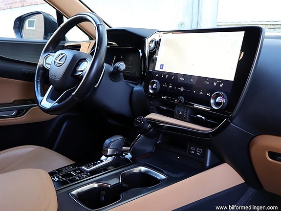 Lexus NX450h+ 7 of 17