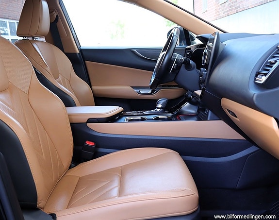 Lexus NX450h+ 5 of 17
