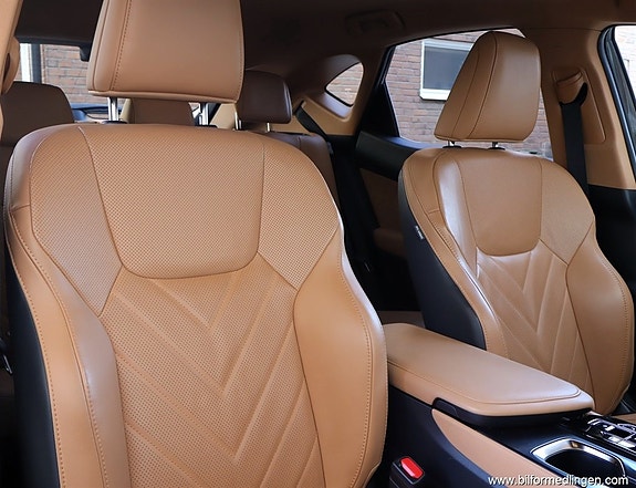 Lexus NX450h+ 6 of 17
