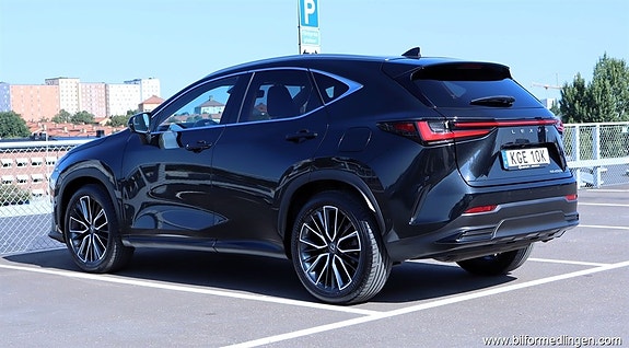 Lexus NX450h+ 3 of 17