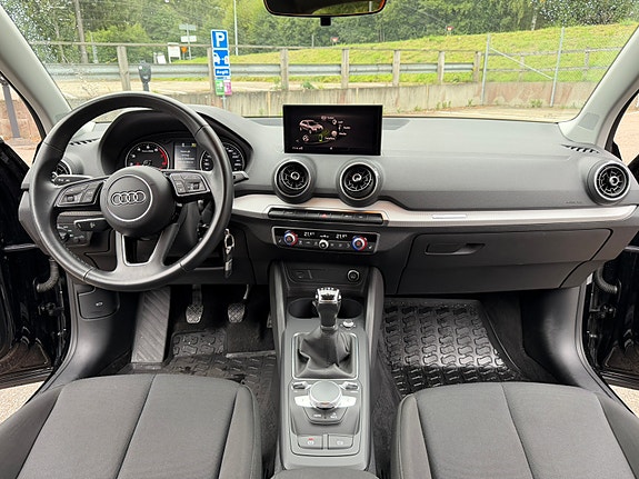 Audi Q2 8 of 23