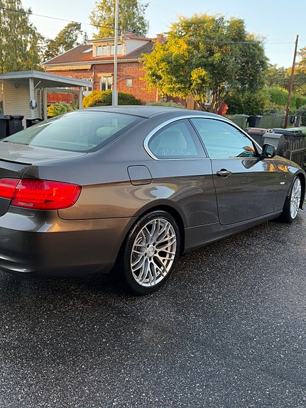 BMW 325i 7 of 12