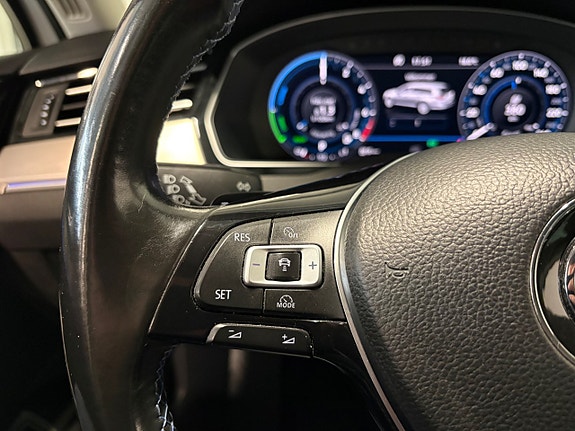 Volkswagen Passat 14 of 22
