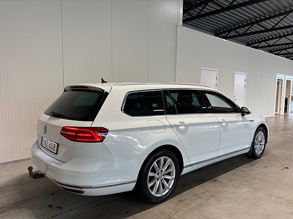 Volkswagen Passat 4 of 22