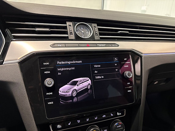 Volkswagen Passat 17 of 22