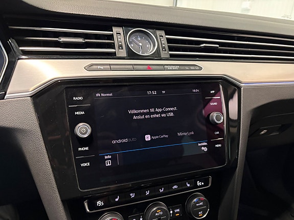 Volkswagen Passat 16 of 22