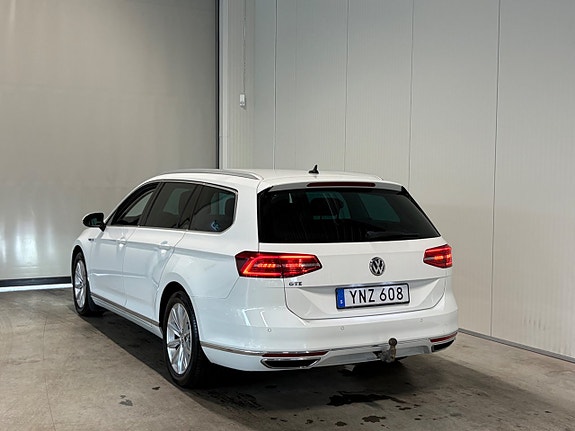Volkswagen Passat 7 of 22