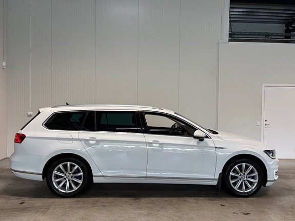 Volkswagen Passat 3 of 22