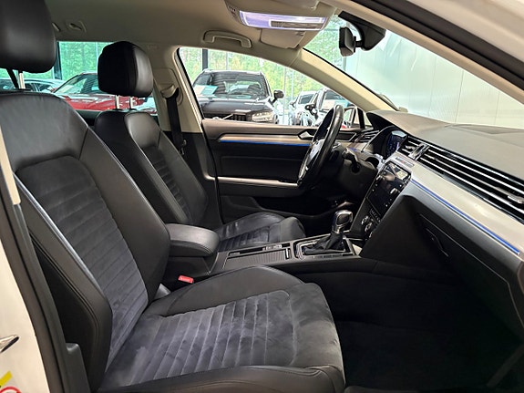 Volkswagen Passat 13 of 22