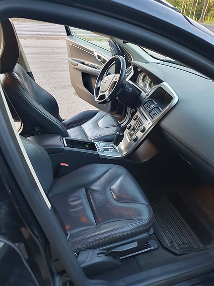 Volvo XC60 5 of 8