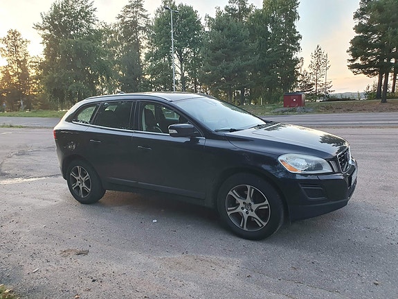 Volvo XC60 2 of 8