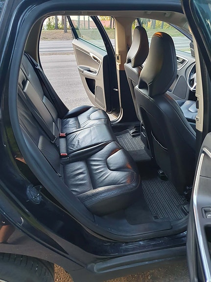 Volvo XC60 6 of 8