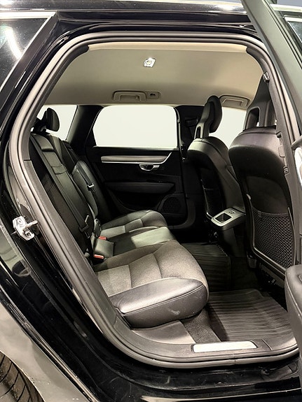 Volvo V90 16 of 28