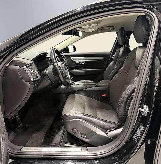 Volvo V90 10 of 28