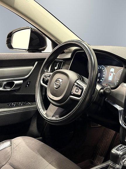 Volvo V90 13 of 28