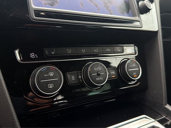 Volkswagen Passat 15 of 18