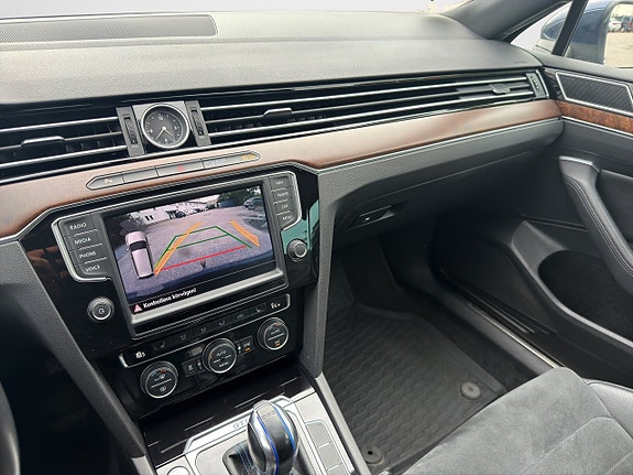 Volkswagen Passat 13 of 18
