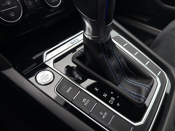 Volkswagen Passat 16 of 18
