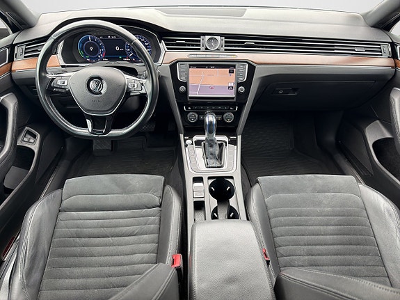 Volkswagen Passat 11 of 18