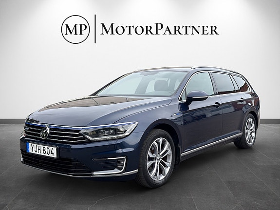 Volkswagen Passat 3 of 18