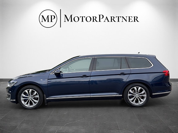 Volkswagen Passat 4 of 18