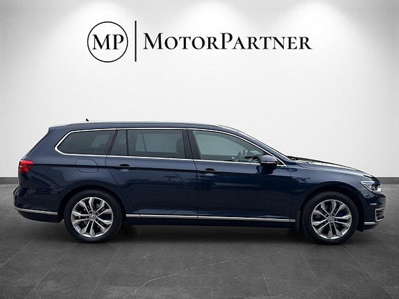 Volkswagen Passat 8 of 18
