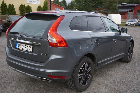 Volvo XC60 2 of 10