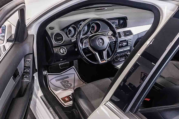 Mercedes-Benz C220 11 of 22