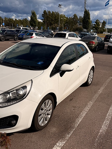 Kia Rio 2 of 20