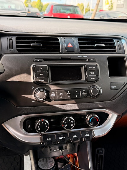 Kia Rio 8 of 20