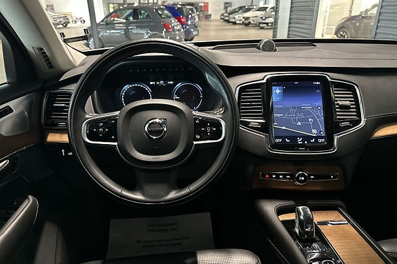 Volvo XC90 10 of 27