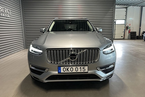 Volvo XC90 2 of 27