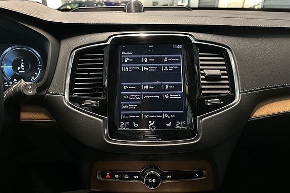 Volvo XC90 15 of 27