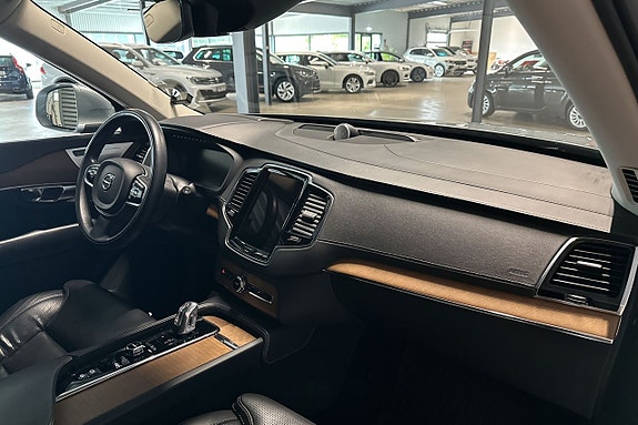 Volvo XC90 9 of 27