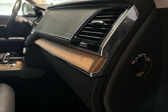 Volvo XC90 19 of 27